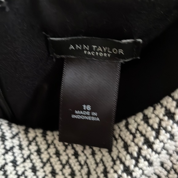 Dress - Picture 6 of 6